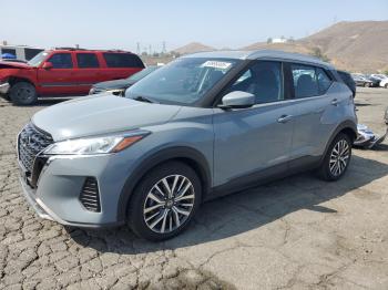  Salvage Nissan Kicks