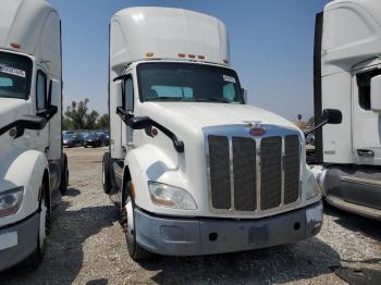  Salvage Peterbilt 579