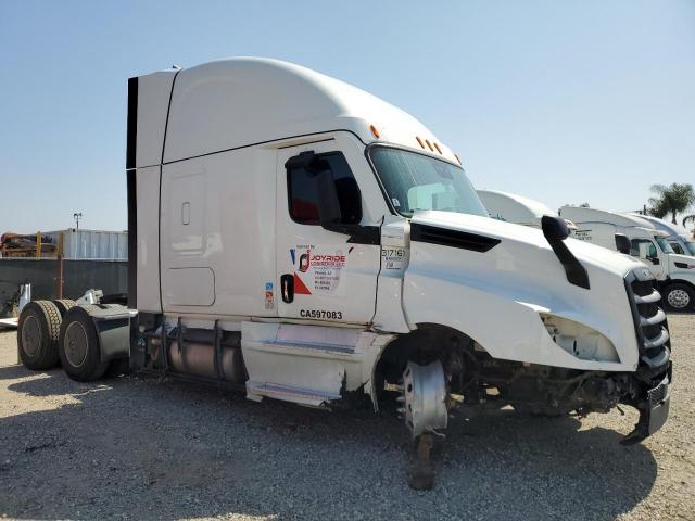  Salvage Freightliner Cascadia 1