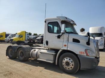  Salvage Freightliner Cascadia 1