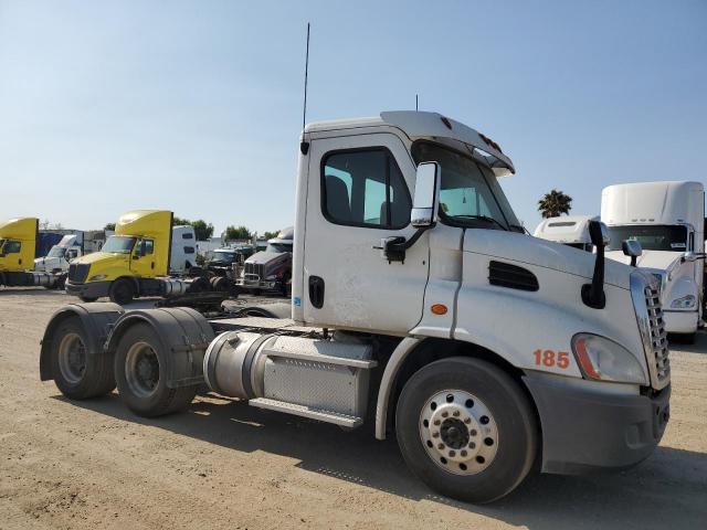  Salvage Freightliner Cascadia 1
