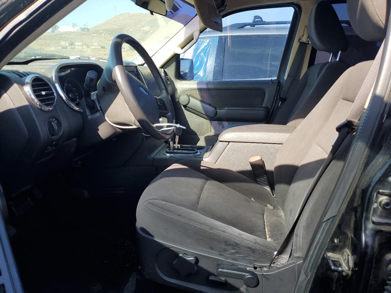 Ford Explorer Xlt Image 5