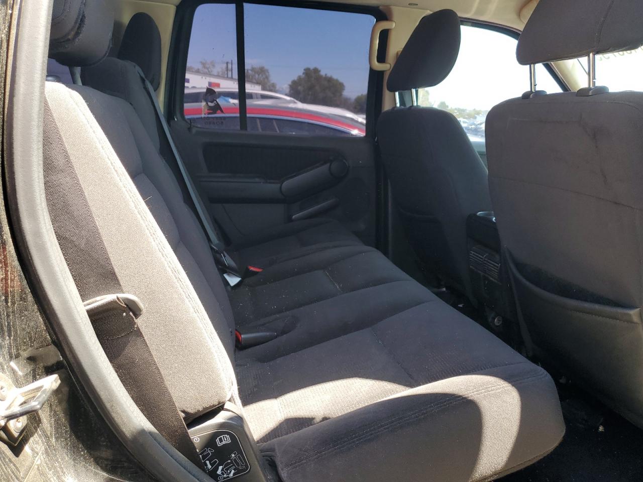 Ford Explorer Xlt Image 11