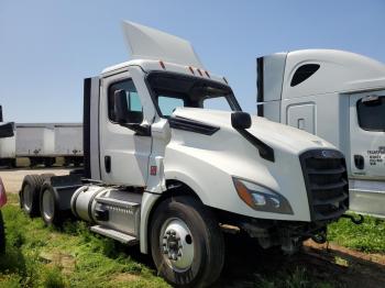  Salvage Freightliner Cascadia 1