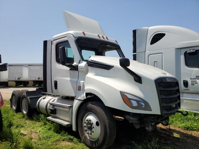  Salvage Freightliner Cascadia 1