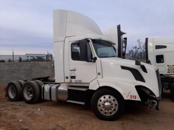  Salvage Volvo Vn