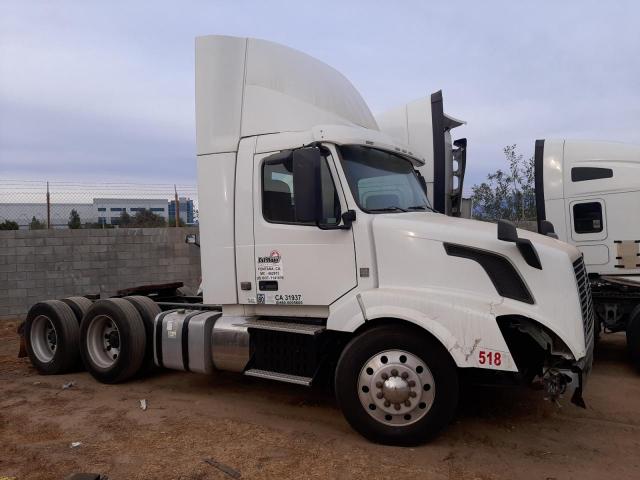  Salvage Volvo Vn