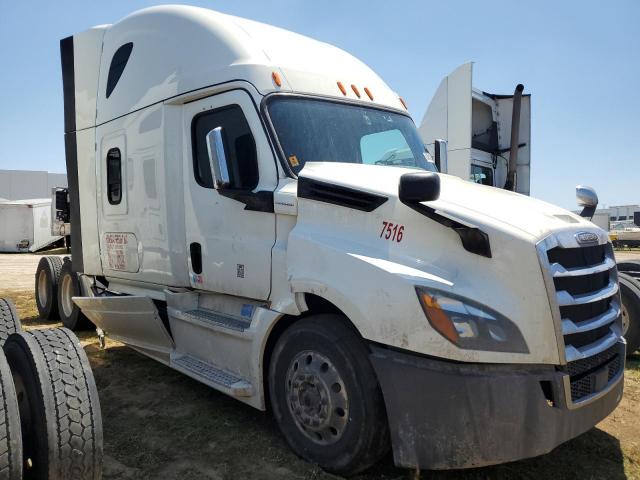  Salvage Freightliner Cascadia 1