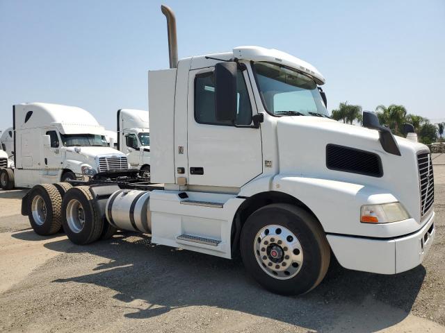  Salvage Volvo Vn