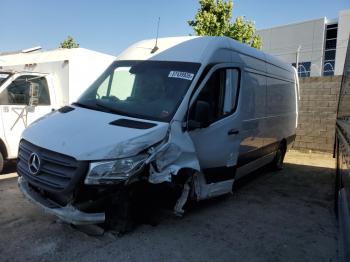  Salvage Mercedes-Benz Sprinter