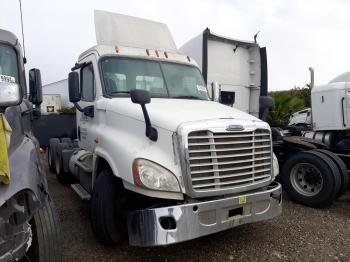 Salvage Freightliner Cascadia 1