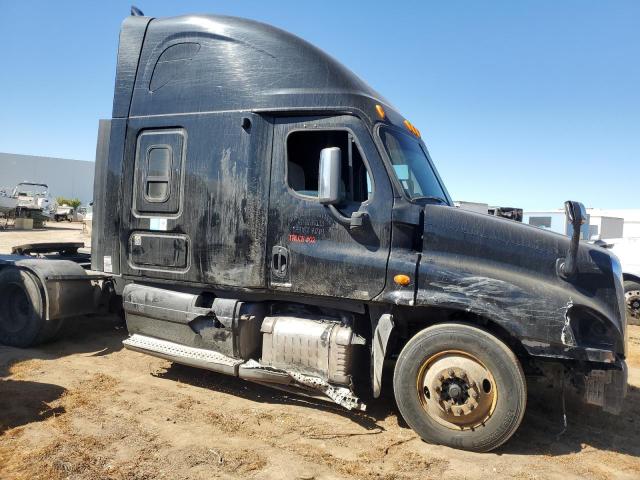  Salvage Freightliner Cascadia 1