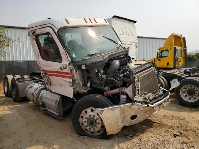 Salvage Freightliner Cascadia 1