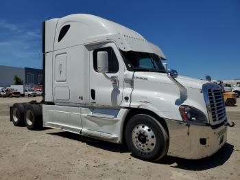  Salvage Freightliner Cascadia 1