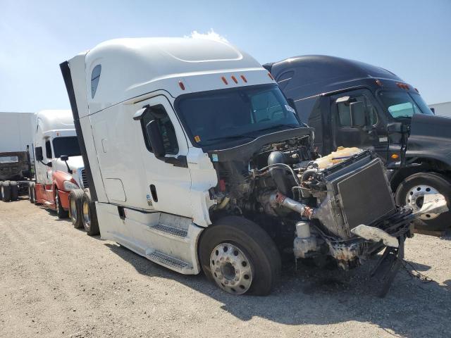  Salvage Freightliner Cascadia 1