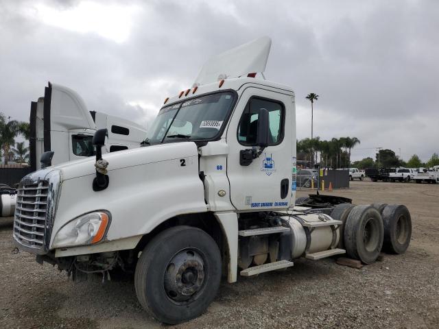  Salvage Freightliner Cascadia 1