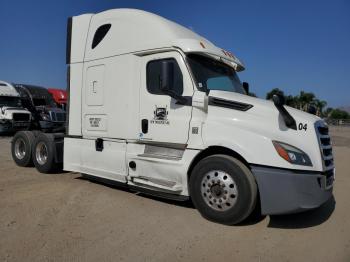  Salvage Freightliner Cascadia 1