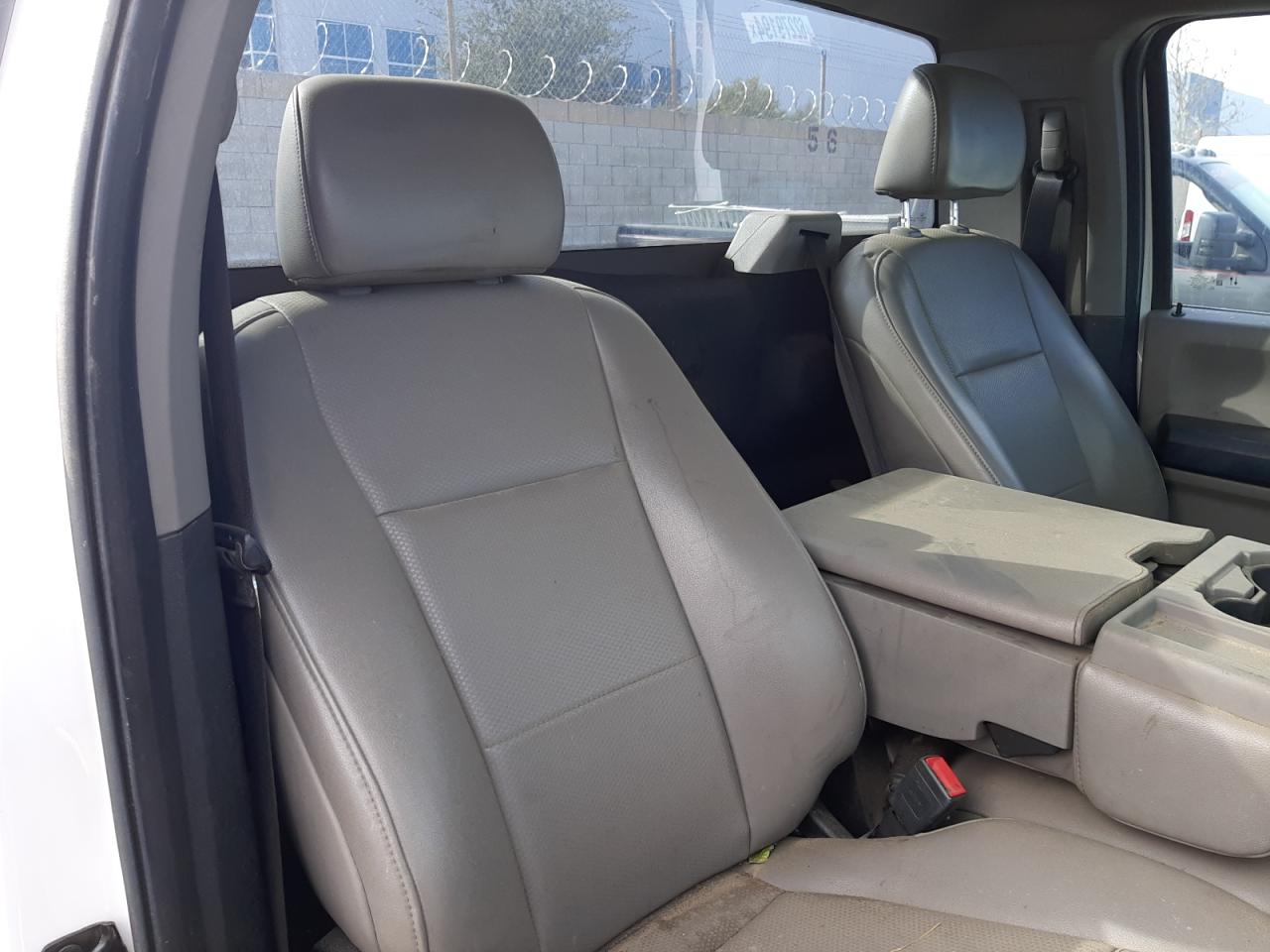 Ford F-550 Super Duty Image 8