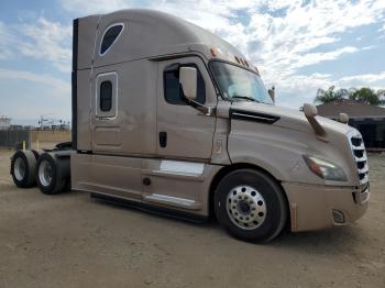  Salvage Freightliner Cascadia 1