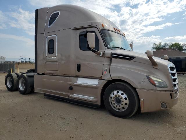  Salvage Freightliner Cascadia 1