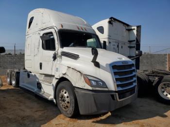  Salvage Freightliner Cascadia 1