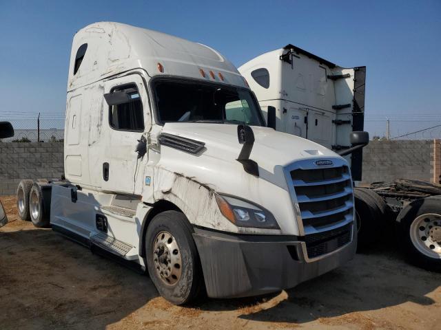  Salvage Freightliner Cascadia 1