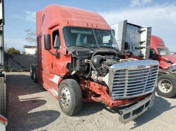  Salvage Freightliner Cascadia 1