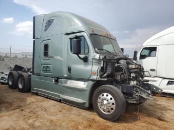  Salvage Freightliner Cascadia 1