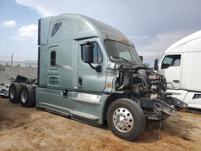  Salvage Freightliner Cascadia 1