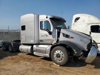  Salvage Peterbilt 579