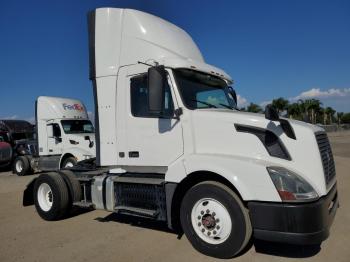 Salvage Volvo Vnl