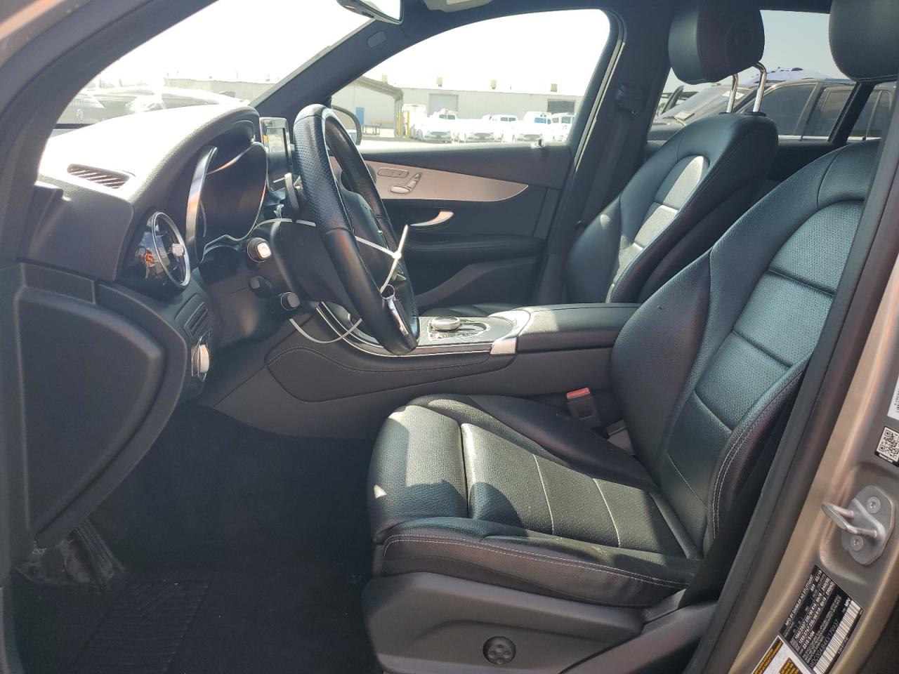 Mercedes-Benz GLC 300 Image 6