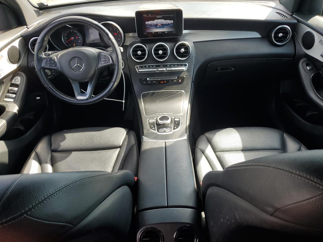 Mercedes-Benz GLC 300 Image 9