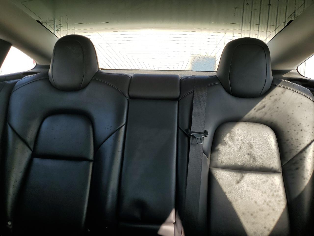 Tesla Model 3 Image 8