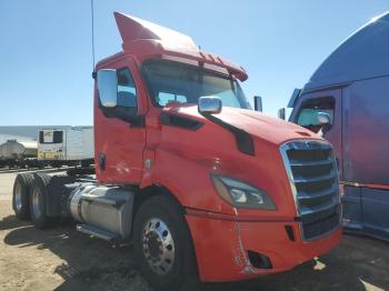  Salvage Freightliner Cascadia 1