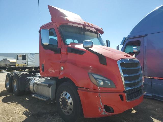  Salvage Freightliner Cascadia 1