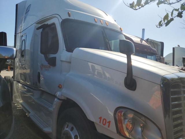  Salvage Freightliner Cascadia 1
