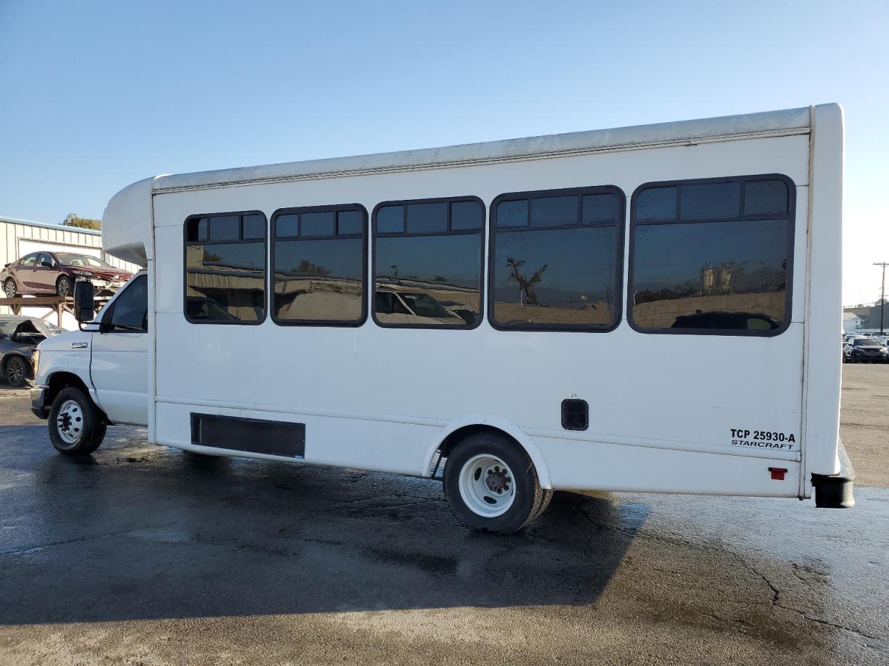 Ford Econoline E450 Super Duty Cutaway Van Image 7