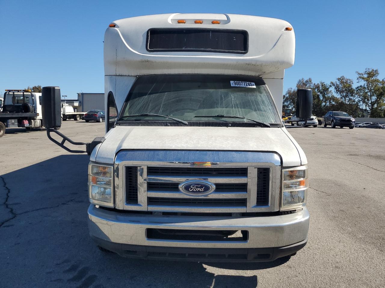 Ford Econoline E450 Super Duty Cutaway Van Image 2