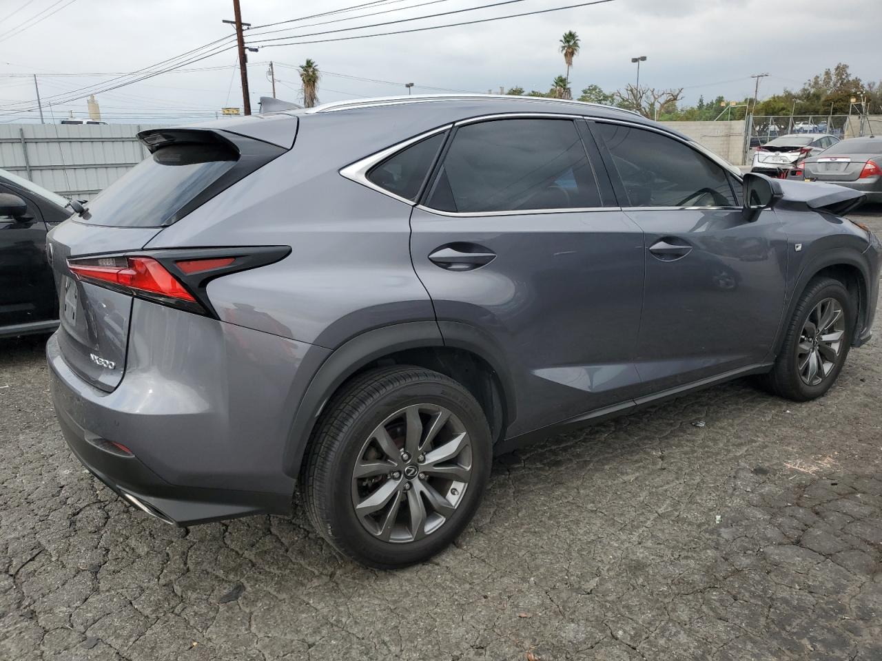 Lexus NX 300 Base Image 4