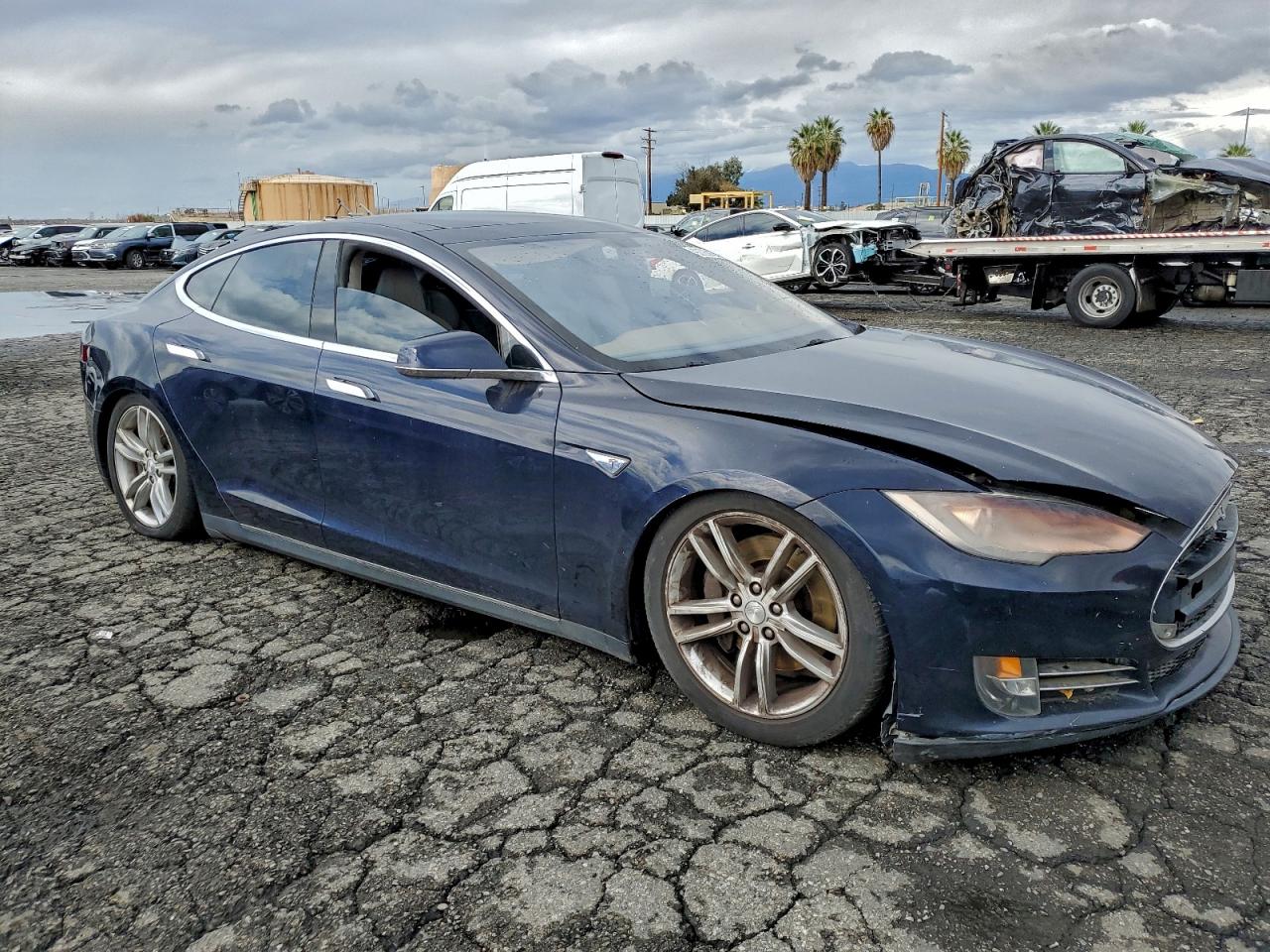 Tesla Model S Image 10