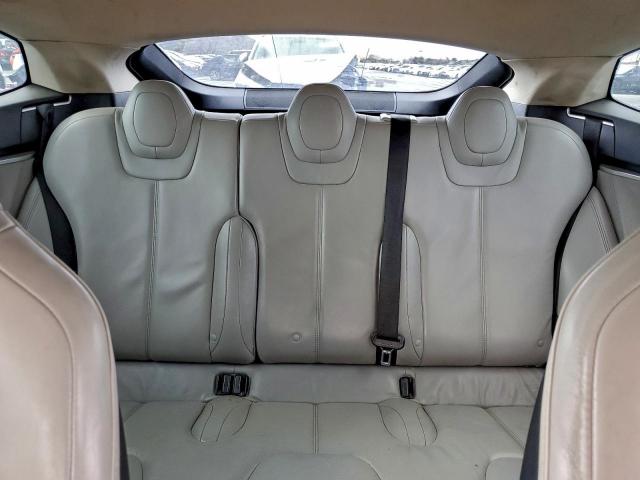 Tesla Model S Image 12