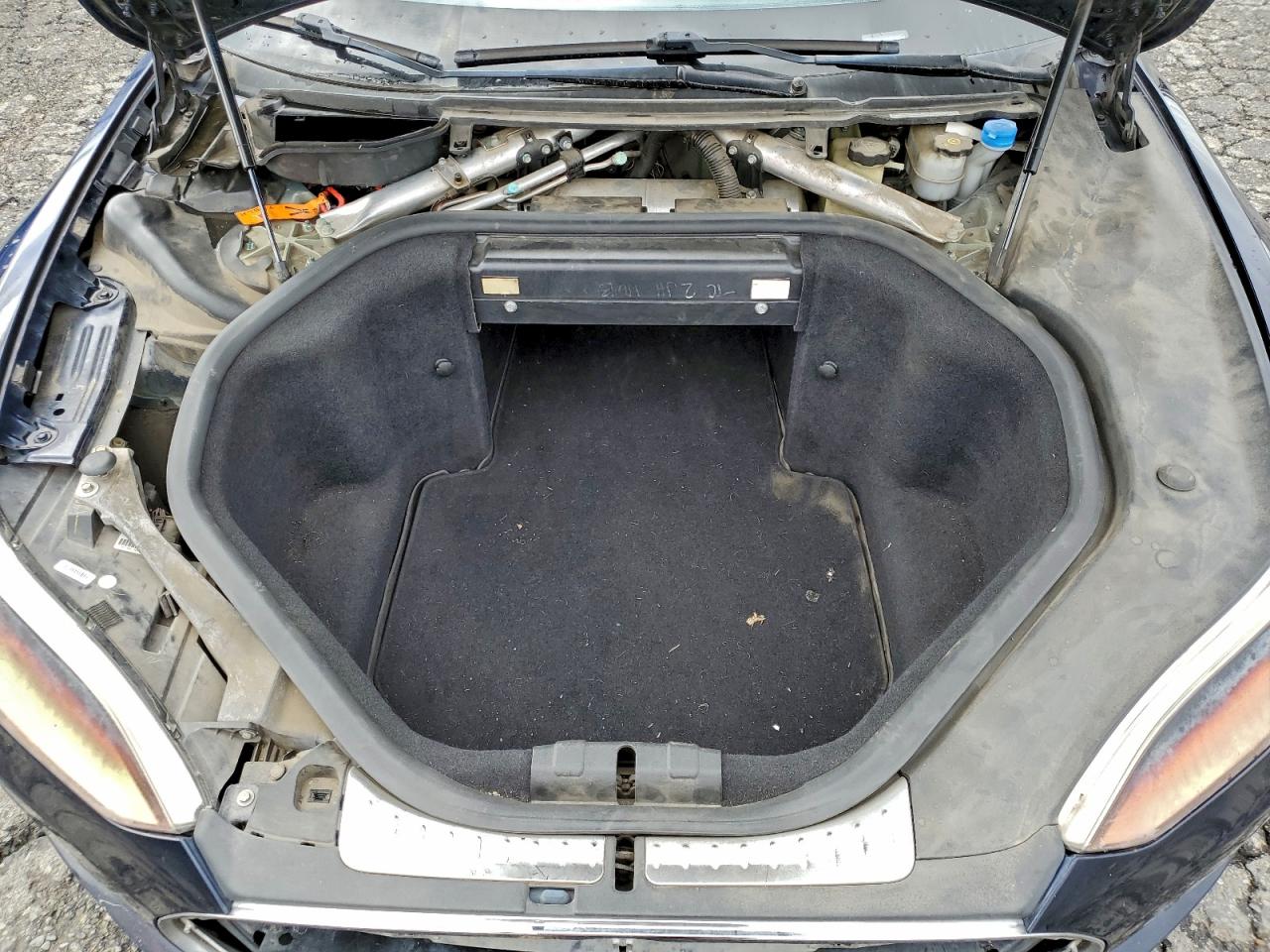 Tesla Model S Image 8