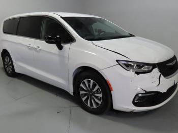  Salvage Chrysler Pacifica