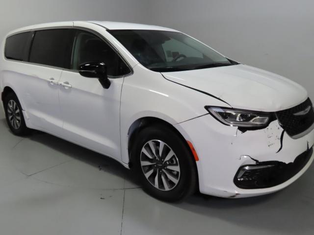  Salvage Chrysler Pacifica