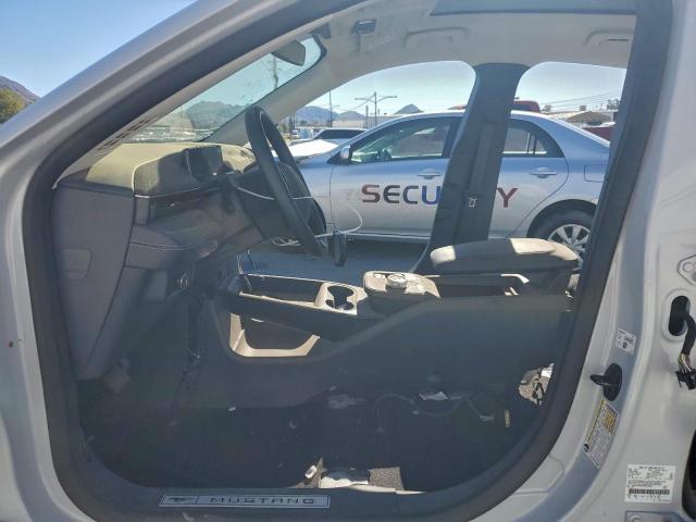 Ford Mustang Premium Image 3