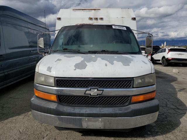 Chevrolet Express Image 2