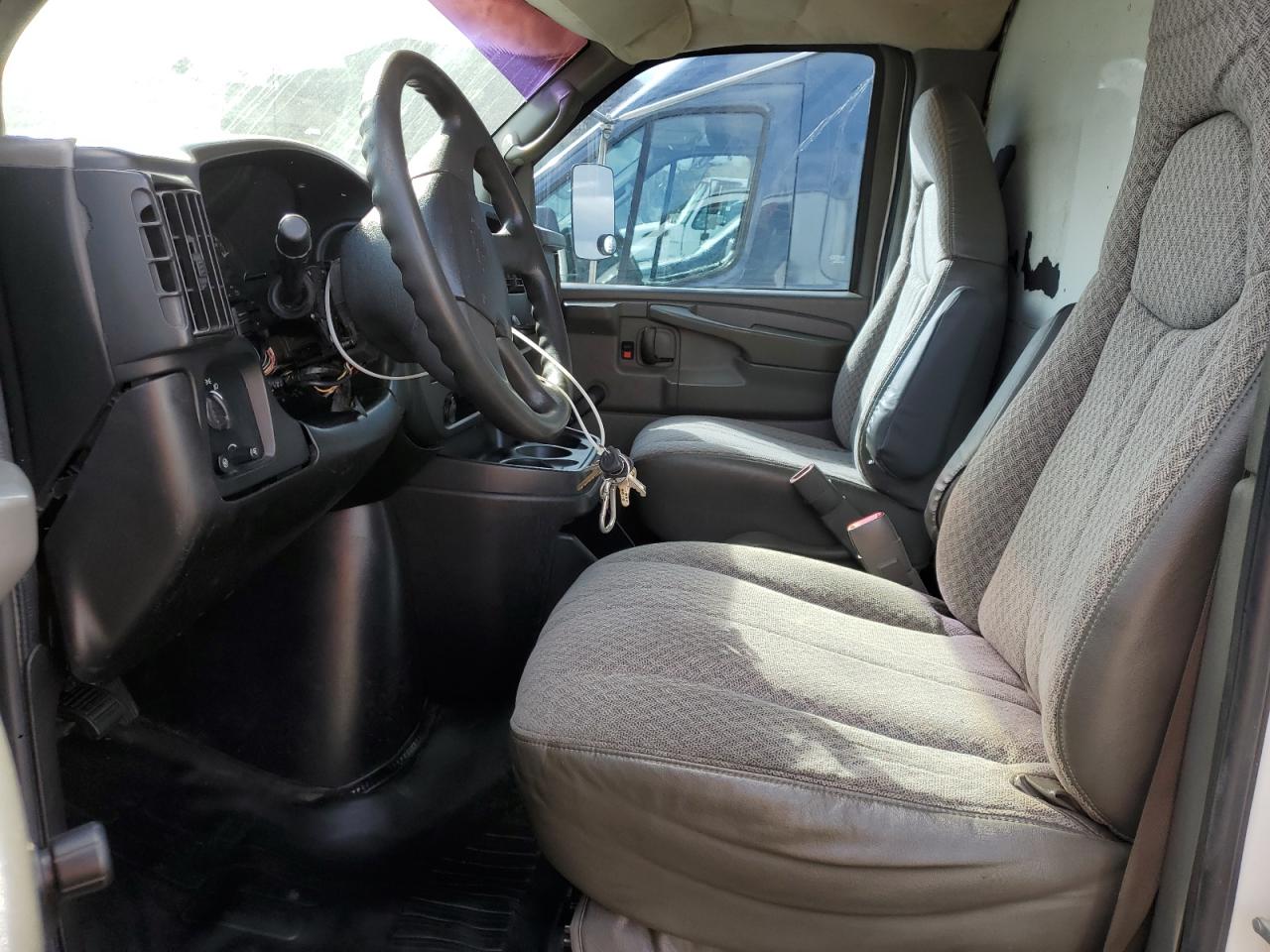 Chevrolet Express Image 3