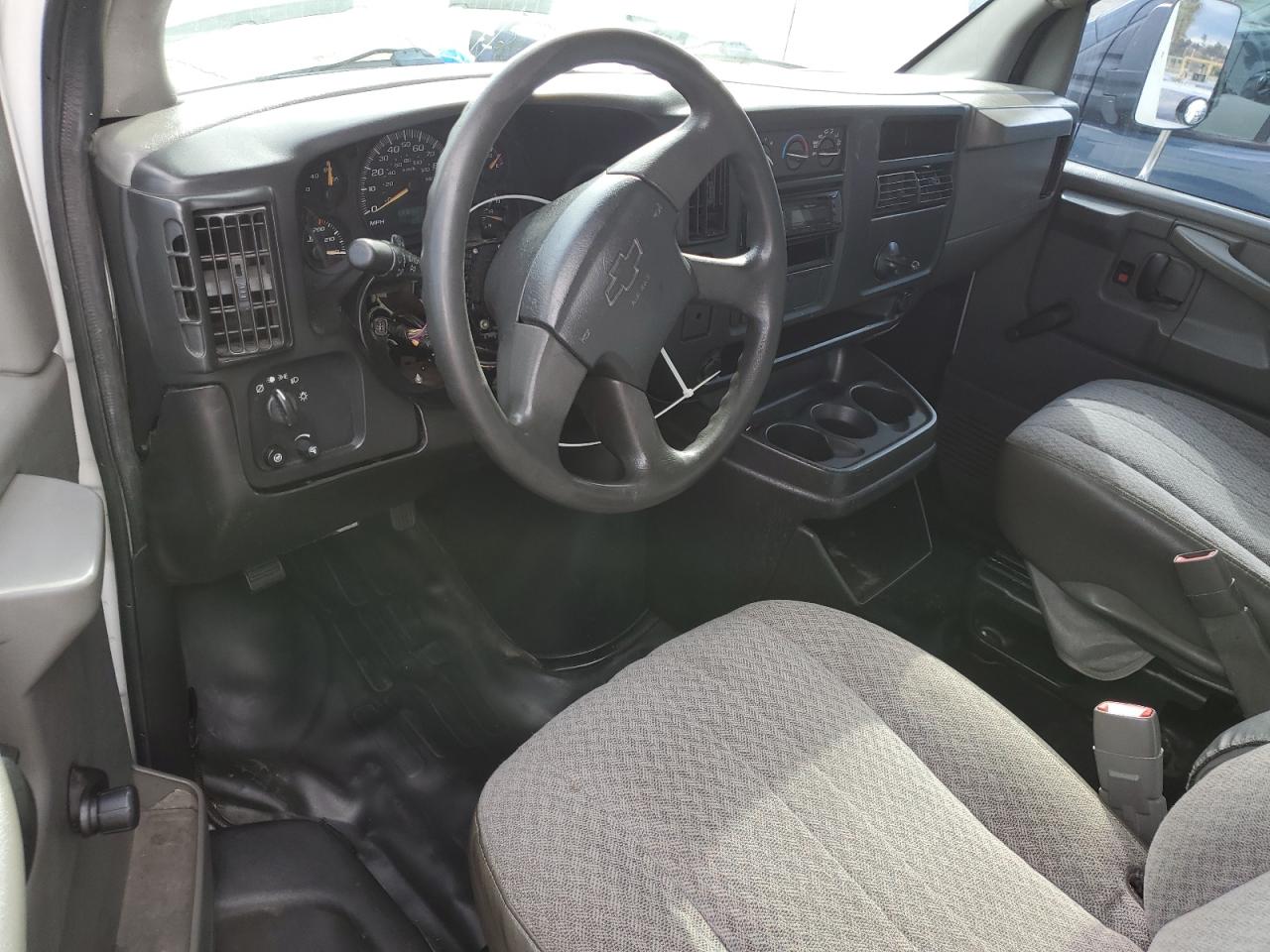 Chevrolet Express Image 12