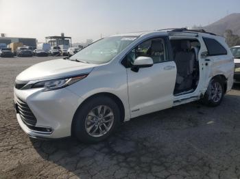  Salvage Toyota Sienna